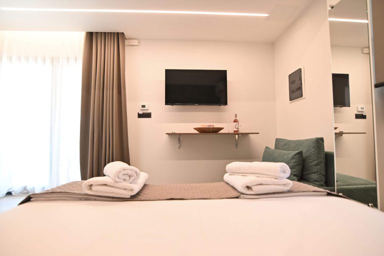 Esperides Suites | Erythia Suite | Double Bed | Sofa Bed | TV | Air Condition | Nea Vrasna
